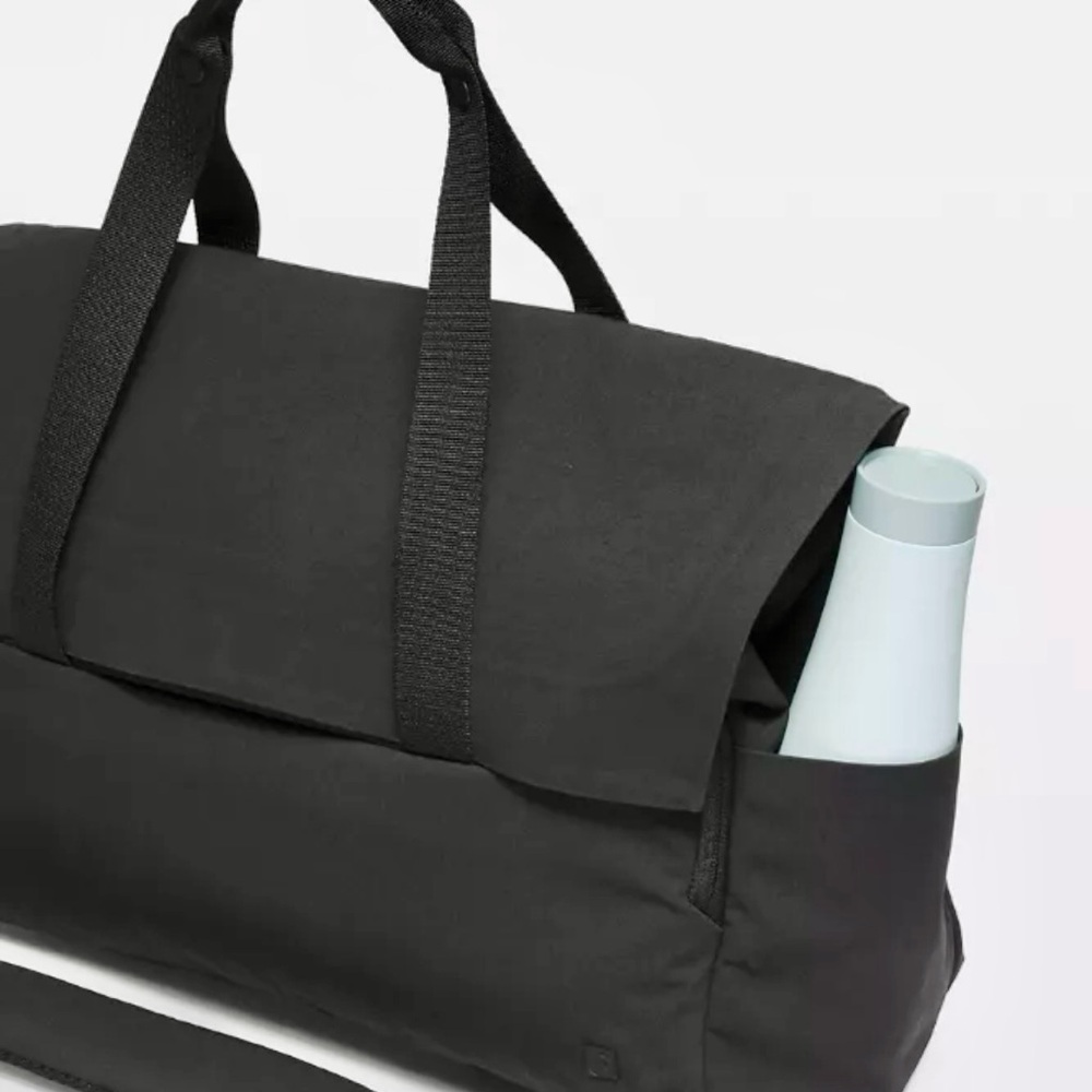Lululemon Early Embark Duffle Bag - Picture 6 of 14